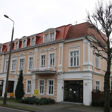 Hotel Polonia Chojnice Bagian luar foto